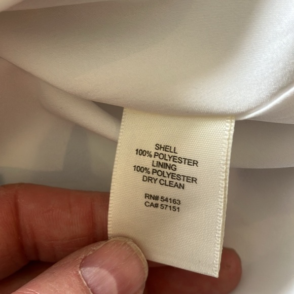 Gorgeous white w/shades of blue floral dress w/fun ruffle & fab back bow 🎀 - Picture 8 of 16